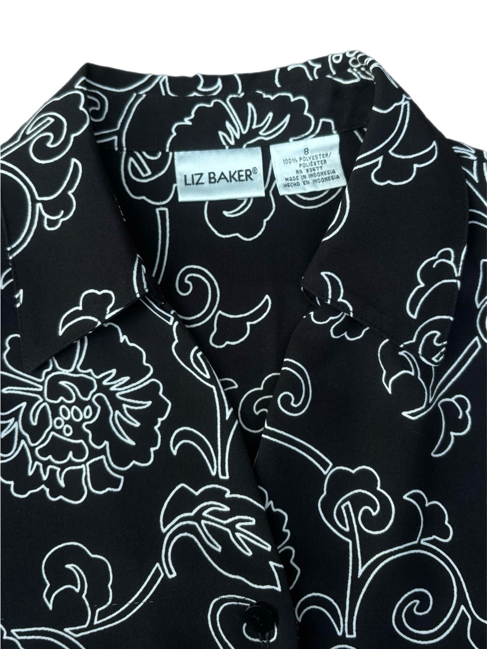 Liz Baker | Vintage White Floral Embroidery Patterned Blouse - Picture 2 of 3